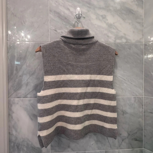 nwts STRIPED ZIP UP HIGH NECK KNITTED VEST size medium - Picture 4 of 6